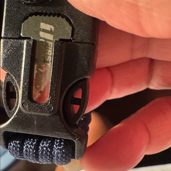 Black Survival Bracelet with Compass - Picture 4 of 4